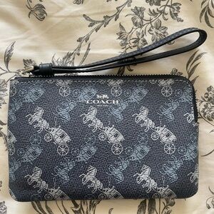 Coach  Wristlet new w/ no tags